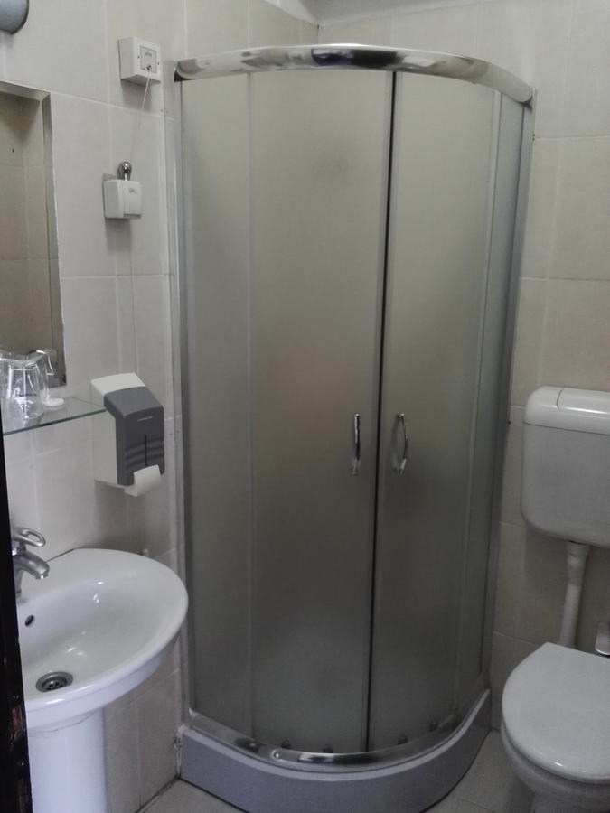 Guest House Amico Враня Екстериор снимка