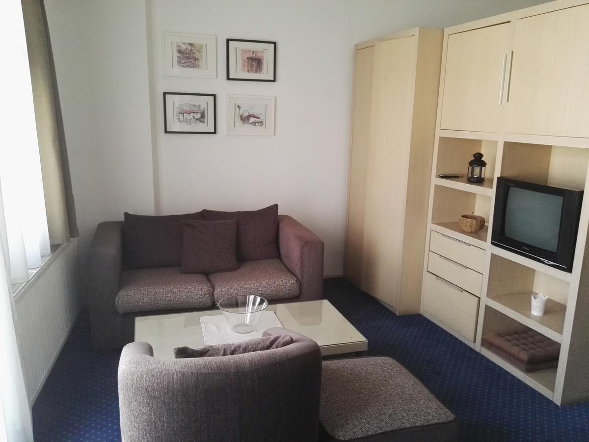Guest House Amico Враня Екстериор снимка
