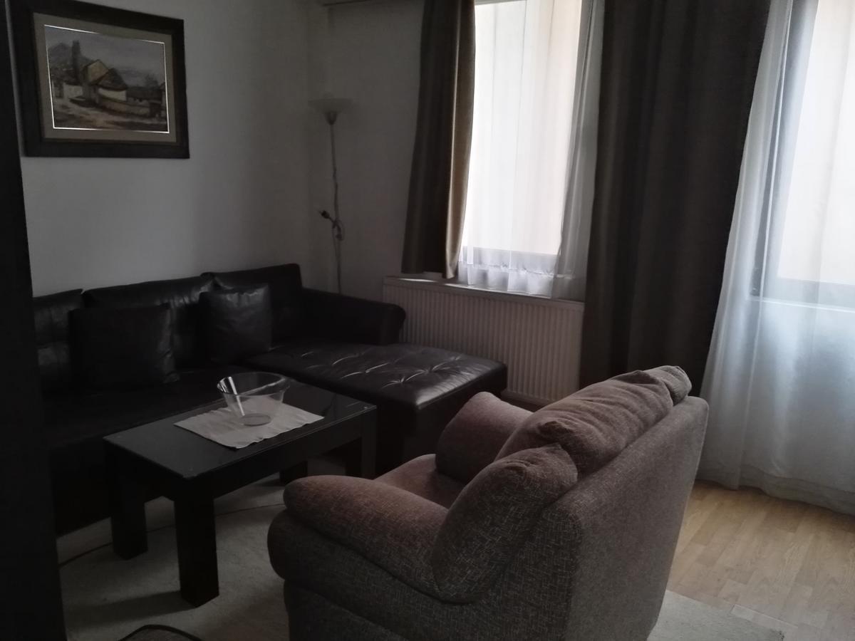 Guest House Amico Враня Екстериор снимка