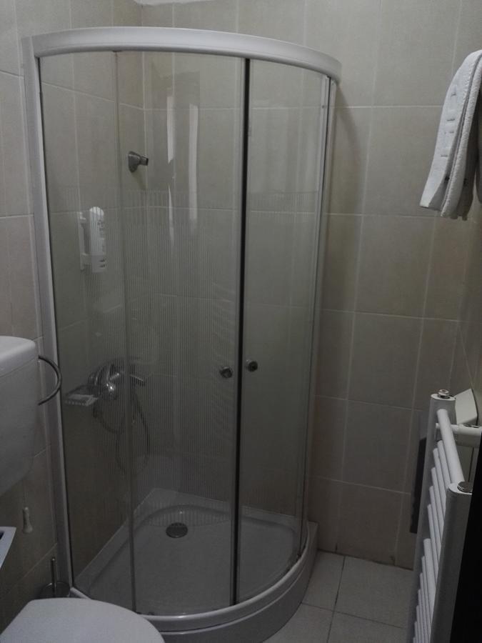 Guest House Amico Враня Екстериор снимка