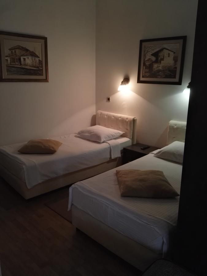 Guest House Amico Враня Екстериор снимка