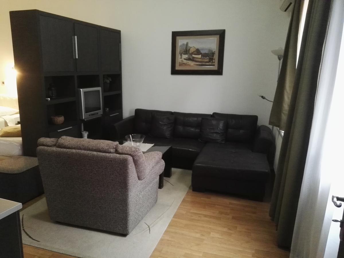 Guest House Amico Враня Екстериор снимка
