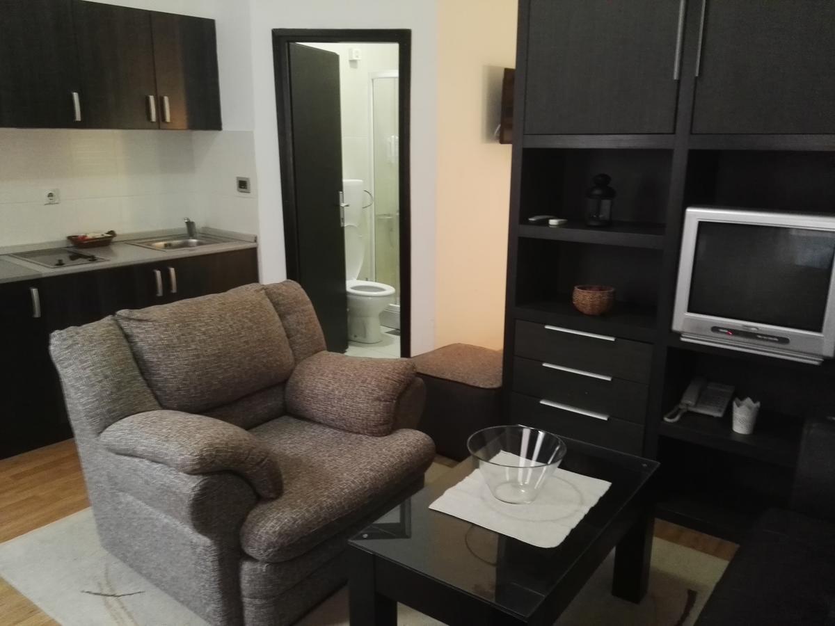 Guest House Amico Враня Екстериор снимка