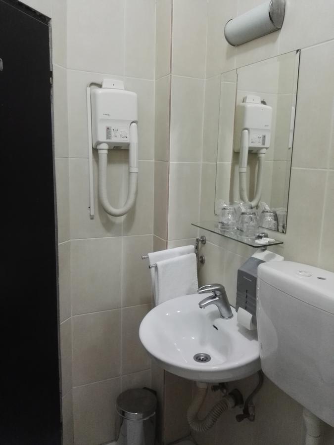 Guest House Amico Враня Екстериор снимка