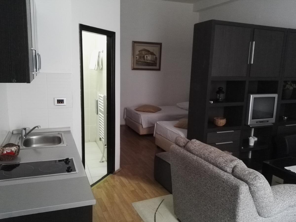 Guest House Amico Враня Екстериор снимка